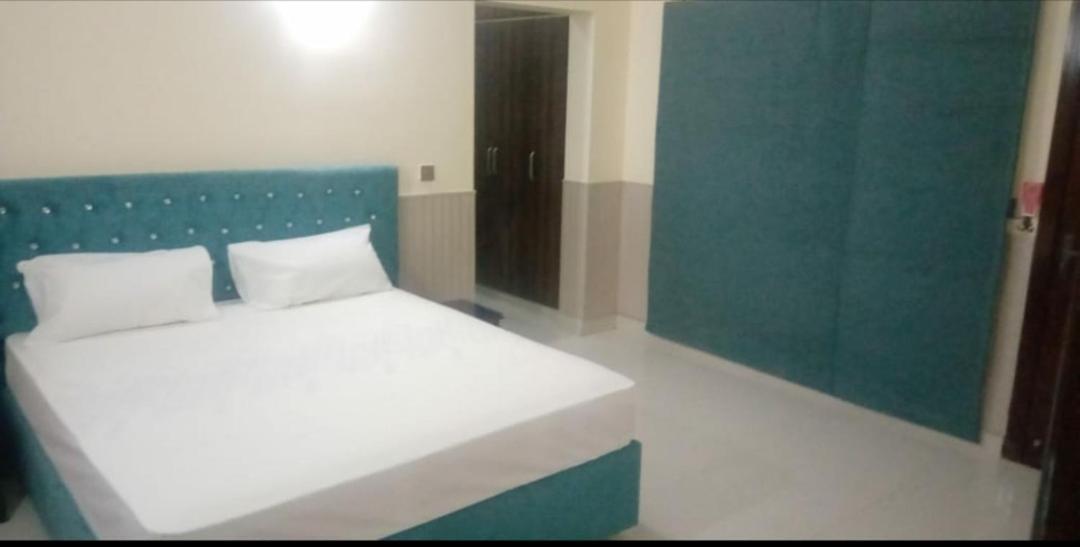 Hak Mall Suites And Apartments Rawalpindi Zewnętrze zdjęcie