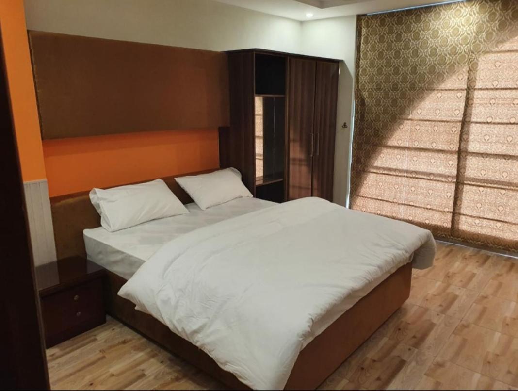 Hak Mall Suites And Apartments Rawalpindi Zewnętrze zdjęcie